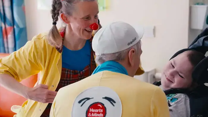 Teddy smiling happily during a Clowndoctor visit